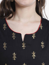 Laai prent in Gallery-kyker, Sequin geborduurde Kurta & Dupatta-stel